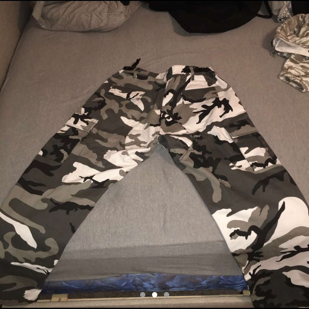 Cargo pants - Picture 2 of 3